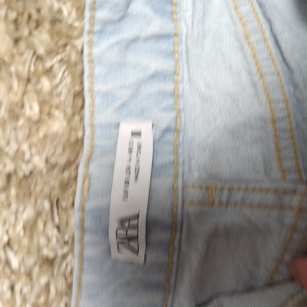 Zara distressed denim shorts - 4 - Picture 3 of 4